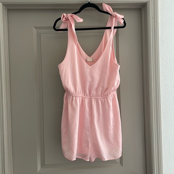 Pink Romper with bow straps - Picture 1 of 4